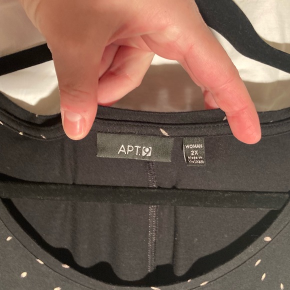 Small Patterned Cold Shoulder - Picture 3 of 5